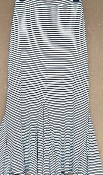 Pleione Striped Maxi Skirt - Picture 3 of 11